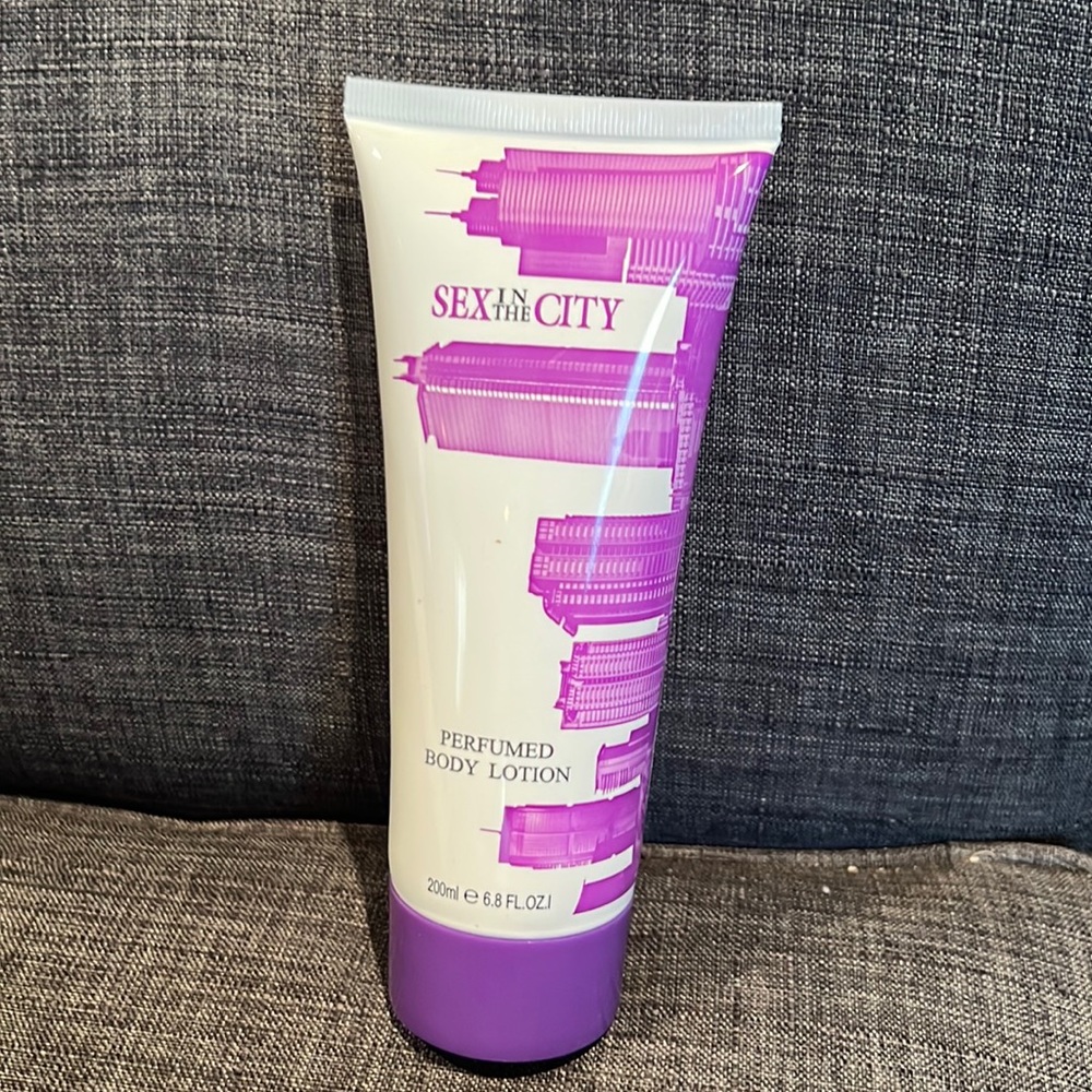 Sex In The City Lust perfumed body lotion - 200ml